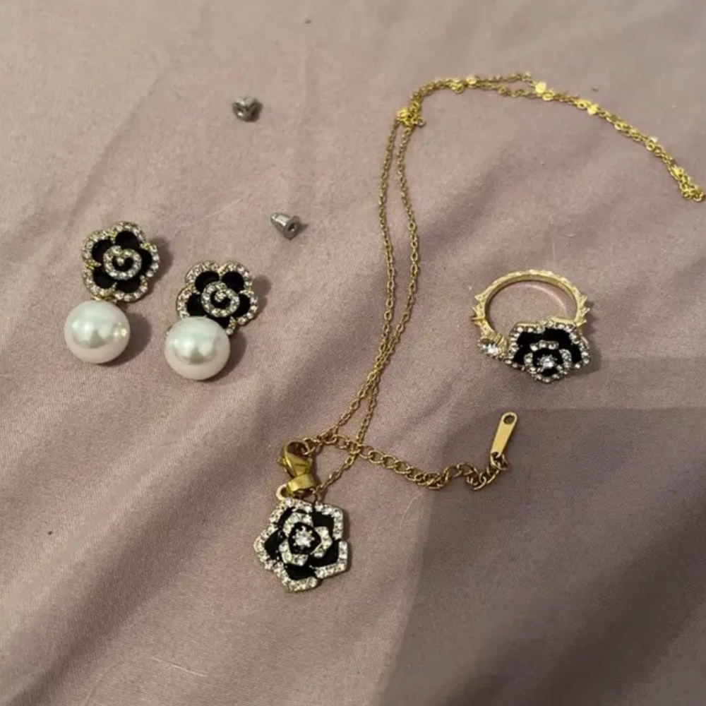 4 pieces Elegant Black and Gold Flower Jewelry Set - Picture 10 of 11